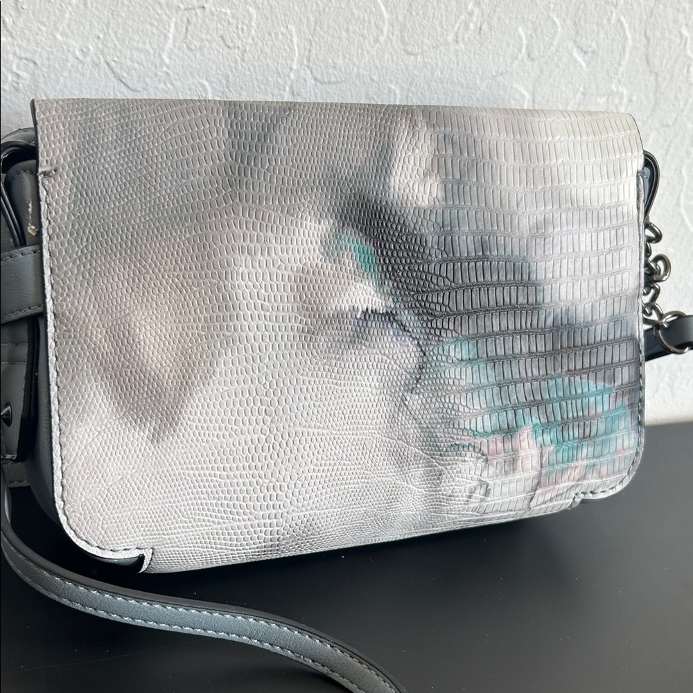 Simply Vera by Vera Wang Blue Gray Snakeskin Patterned Sintra Crossbody Bag - Picture 6 of 10